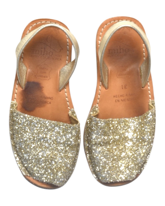 A  Flats from Avarcashop in size 6T for girl. (Back View)