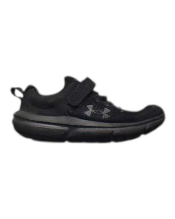 A Black Sneakers from Under Armour in size 6T for boy. (Front View)