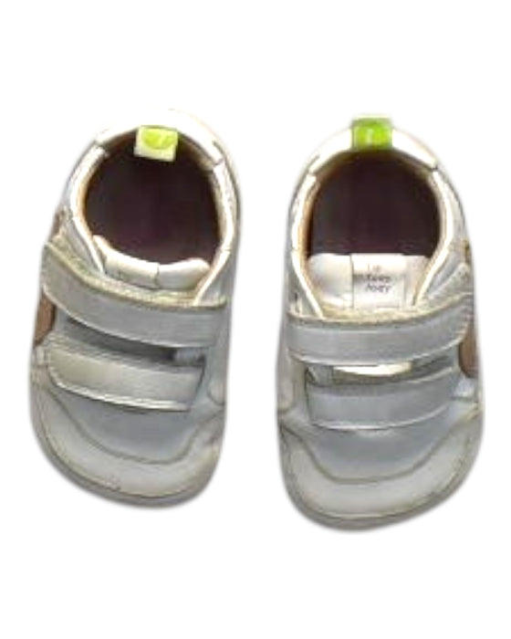 A White Sneakers from Tip Toey Joey in size 12-18M for girl. (Back View)