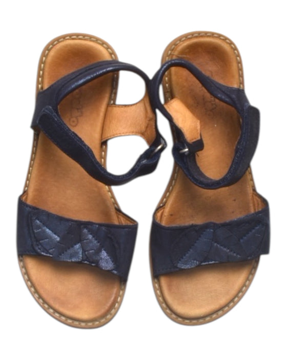 A Navy Sandals from Froddo in size 7Y for girl. (Back View)