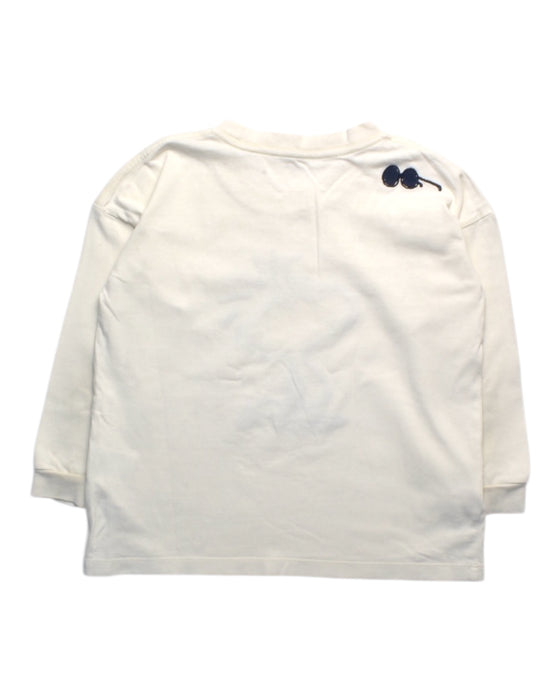 A White Long Sleeve T Shirts from Graniph in size 4T for boy. (Back View)