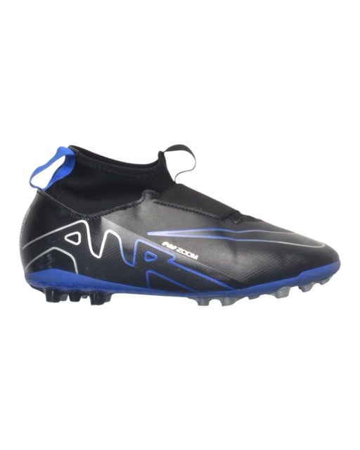 A Black Cleats/Soccer Shoes from Nike in size 11Y for boy. (Front View)