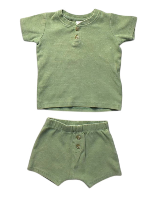 A Green Shorts Sets from Seed in size 12-18M for boy. (Front View)