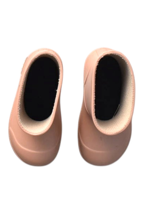 A Peach Rain Boots from Igor in size 18-24M for girl. (Back View)