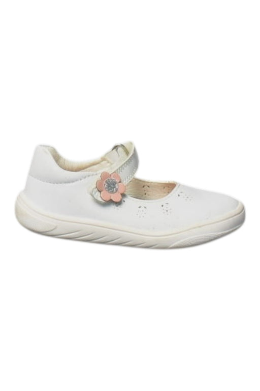 A White Flats from Pablosky in size 18-24M for girl. (Front View)