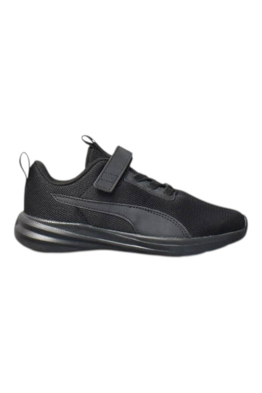 A Black Sneakers from Puma in size 7Y for boy. (Front View)