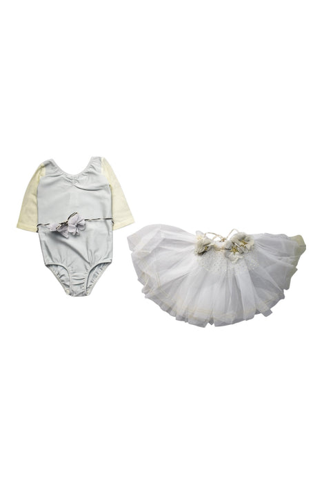 A White Skirt Sets from Atsuyo et Akiko in size 2T for girl. (Front View)