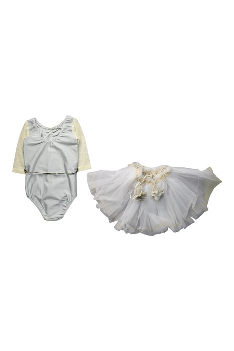 A White Skirt Sets from Atsuyo et Akiko in size 2T for girl. (Back View)