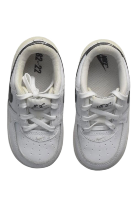 A White Sneakers from Nike in size 18-24M for boy. (Back View)