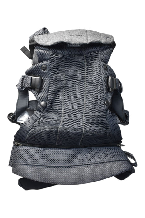 A Black Baby Carriers from BabyBjorn in size O/S for boy. (Front View)