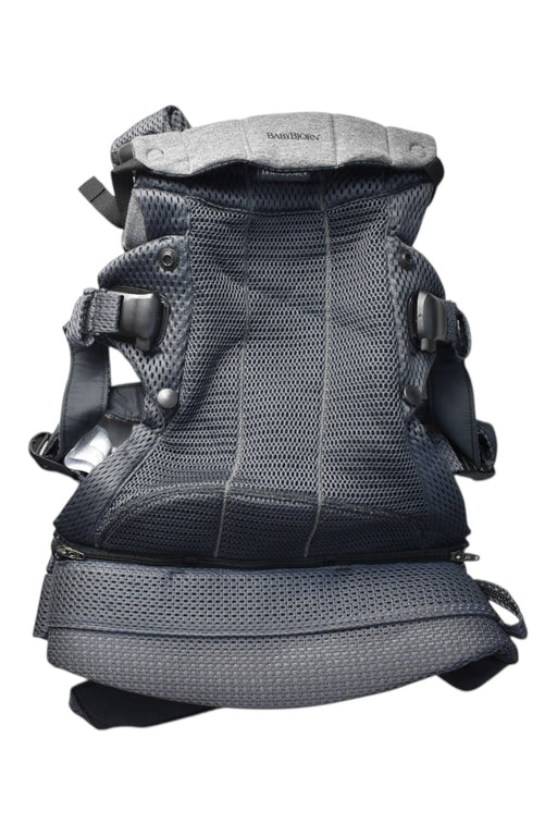 A Black Baby Carriers from BabyBjorn in size O/S for boy. (Front View)