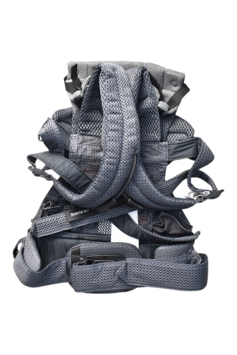 A Black Baby Carriers from BabyBjorn in size O/S for boy. (Back View)