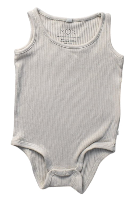 A Ivory Sleeveless Bodysuits from Mori in size 6-12M for boy. (Front View)