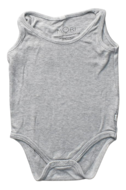 A Grey Sleeveless Bodysuits from Mori in size 6-12M for boy. (Front View)