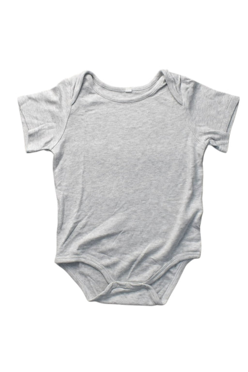A Grey Short Sleeve Bodysuits from Mori in size 18-24M for boy. (Front View)