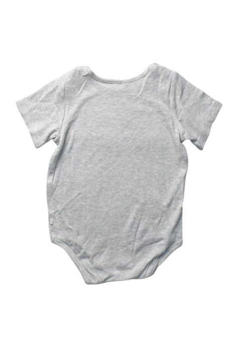 A Grey Short Sleeve Bodysuits from Mori in size 18-24M for boy. (Back View)