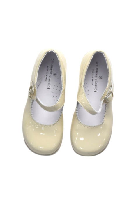 A Ivory Dress Shoes from Childrens Classics in size 4T for girl. (Back View)