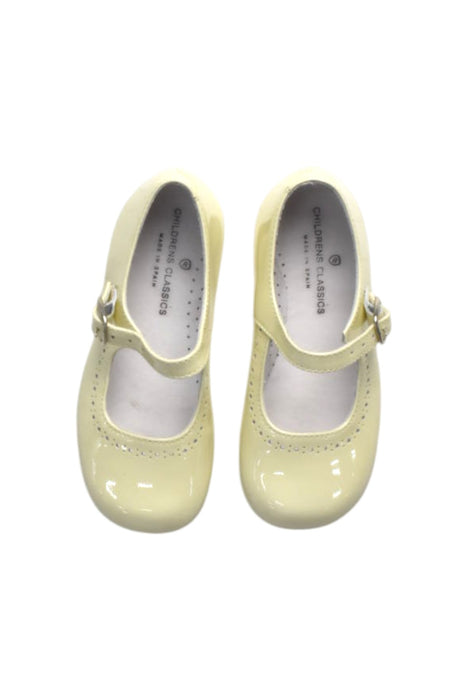 A Ivory Dress Shoes from Childrens Classics in size 3T for girl. (Back View)