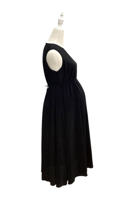A Black Sleeveless Dresses from Love Bonito in size Maternity-XS for maternity. (Back View)