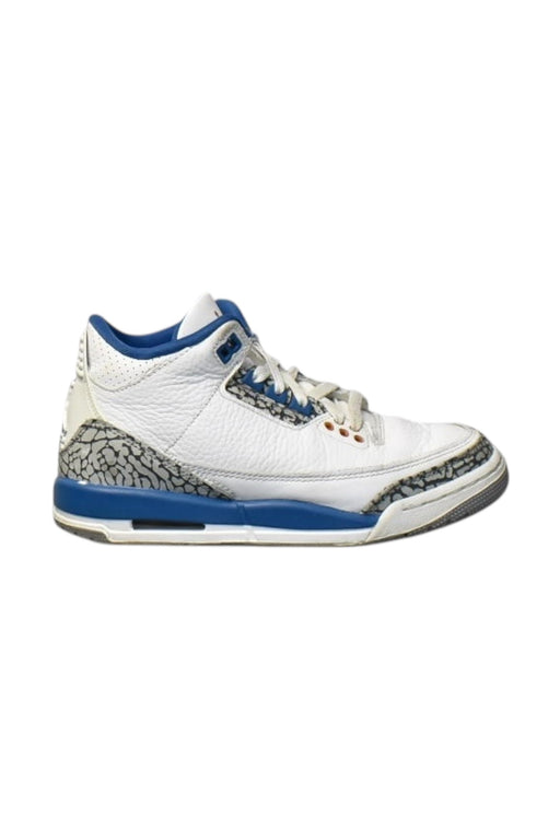 A White Sneakers from Nike in size 11Y for boy. (Front View)