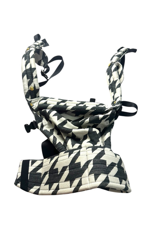 A Black Baby Carriers from Artipoppe in size O/S for boy. (Front View)