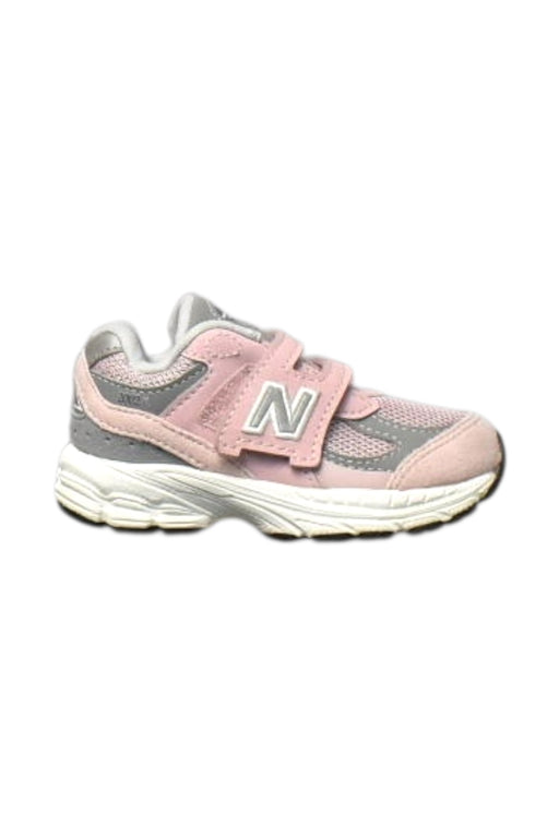 A Grey Sneakers from New Balance in size 18-24M for girl. (Front View)