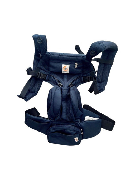 A Navy Baby Carriers from Ergobaby in size 6-12M for neutral. (Front View)