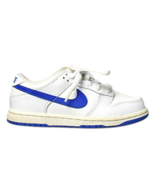 A White Sneakers from Nike in size 6T for boy. (Front View)
