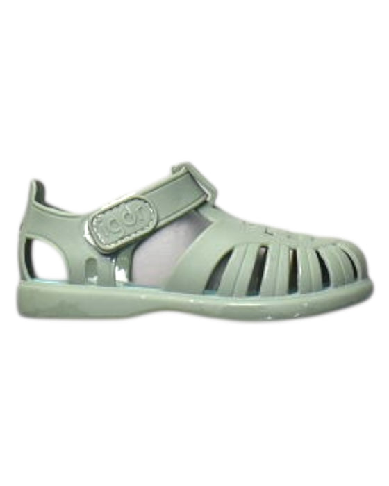 A Green Sandals from Igor in size 3T for boy. (Front View)