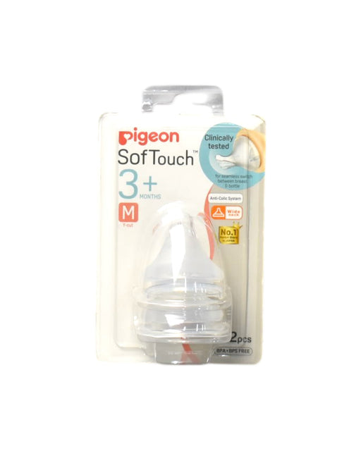 A Transparent Utensils & Containers from Pigeon in size 3-6M for neutral. (Front View)