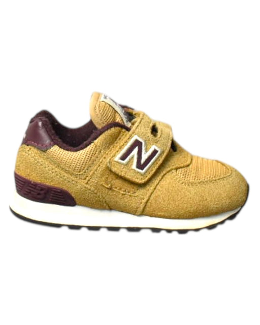 A Brown Sneakers from New Balance in size 18-24M for boy. (Front View)