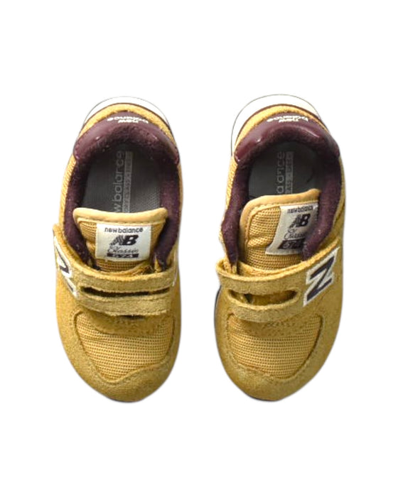 A Brown Sneakers from New Balance in size 18-24M for boy. (Back View)