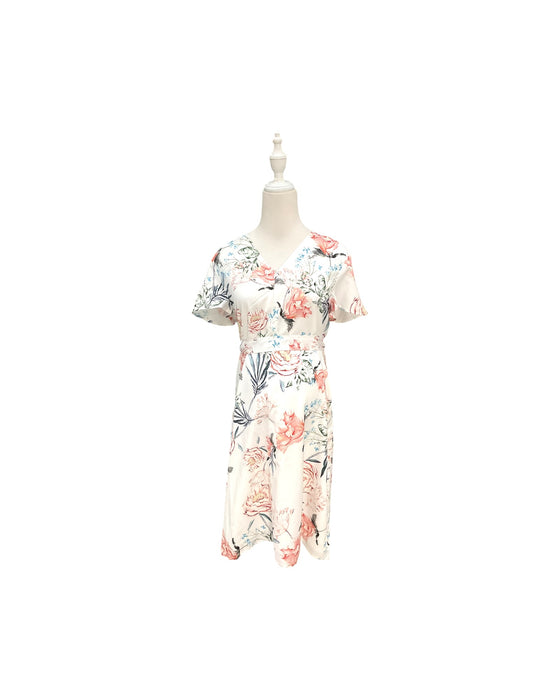 A White Short Sleeve Dresses from Dear in size Maternity-S for maternity. (Front View)