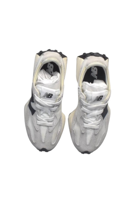 A White Sneakers from New Balance in size 6T for boy. (Back View)