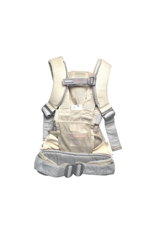 A Beige Baby Carriers from BabyBjorn in size Newborn for neutral. (Front View)