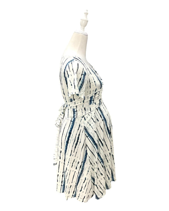 A Blue Short Sleeve Dresses from Mothercot in size Maternity-S for maternity. (Back View)