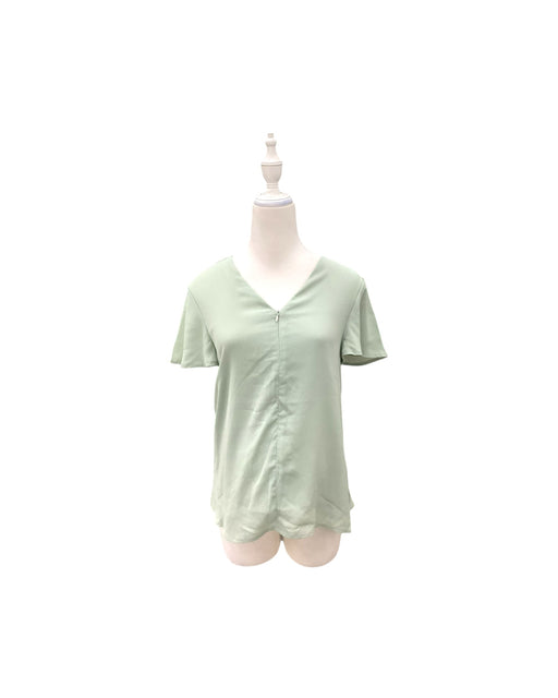 A Green Short Sleeve Tops from Dear in size Maternity-S for maternity. (Front View)