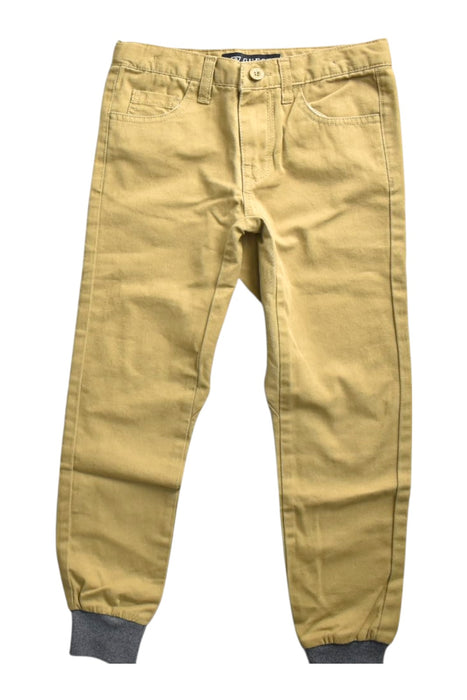 A  Casual Pants from Guess in size 6T for boy. (Front View)