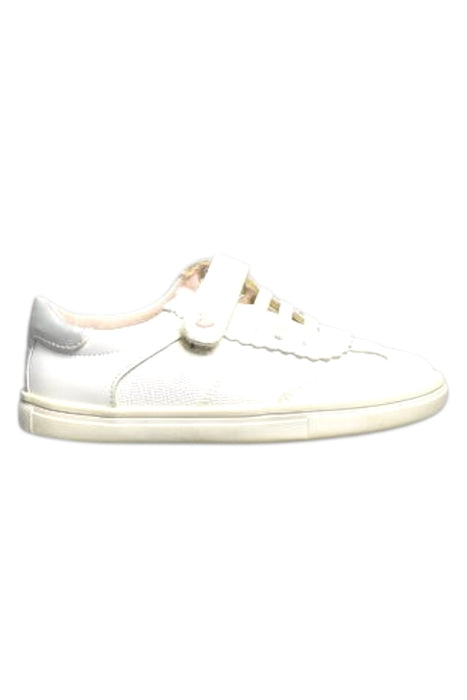 A White Sneakers from Mayoral in size 6T for girl. (Front View)