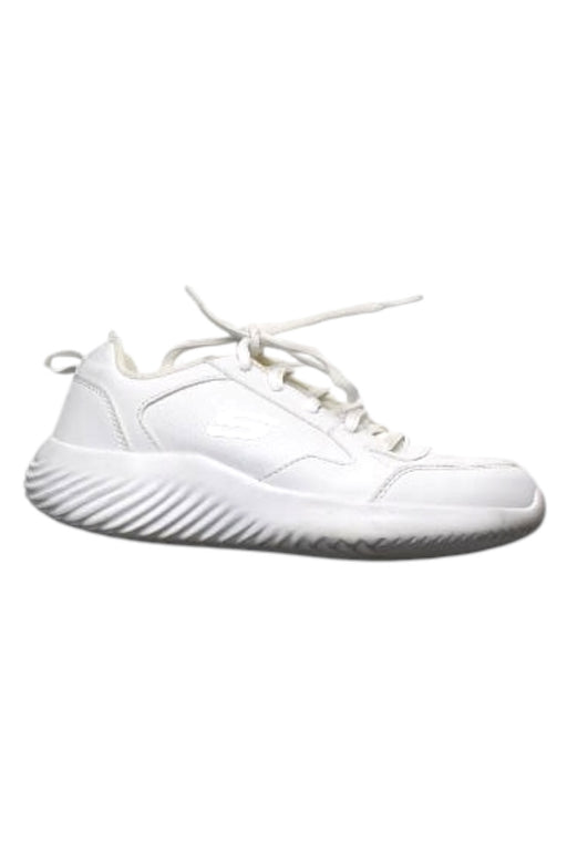A White Sneakers from Skechers in size 7Y for neutral. (Front View)