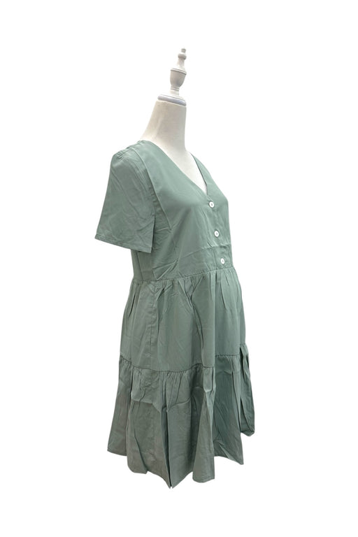 A Green Short Sleeve Dresses from Dear in size Maternity-S for maternity. (Front View)