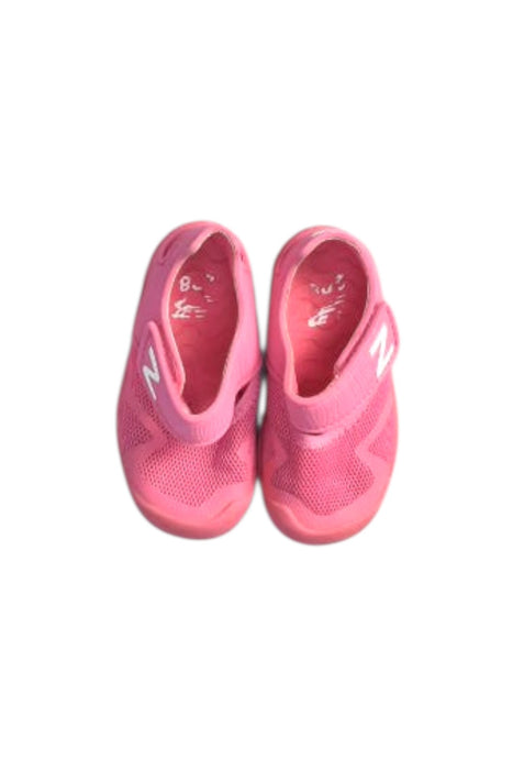 A Pink Aqua Shoes from New Balance in size 18-24M for girl. (Back View)