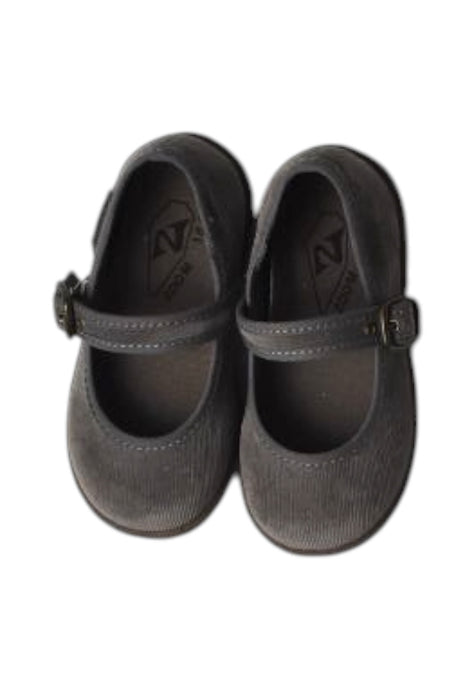 A Grey Flats from ZOOM by PEEP in size 18-24M for neutral. (Back View)