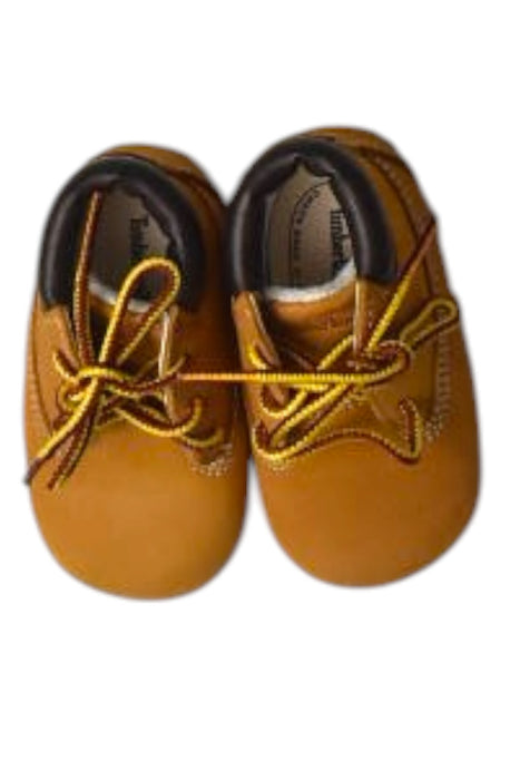 A Brown Casual Boots from Timberland in size 6-12M for boy. (Back View)