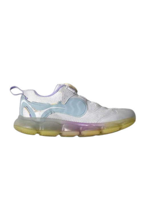 A White Sneakers from Dr. Kong in size 7Y for girl. (Front View)