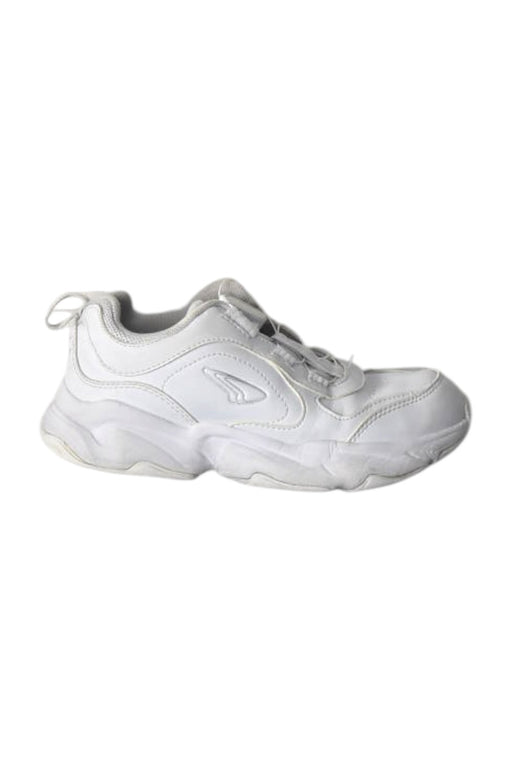 A White Sneakers from Dr. Kong in size 7Y for neutral. (Front View)