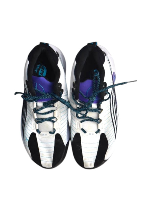 A White Sneakers from Air Jordan in size 14Y for boy. (Front View)