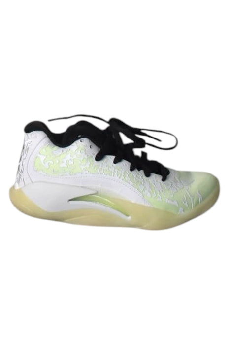 A White Sneakers from Air Jordan in size 10Y for boy. (Front View)