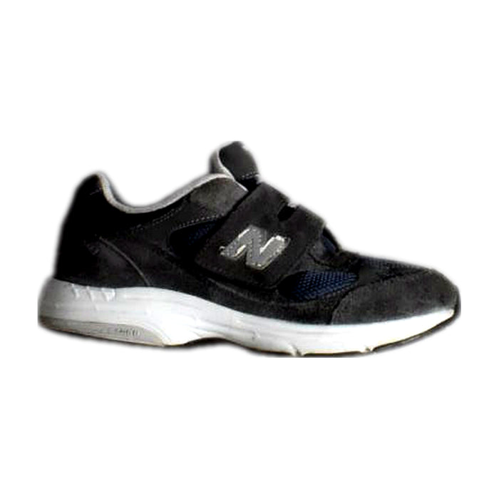 A Black Sneakers from New Balance in size 10Y for neutral. (Front View)