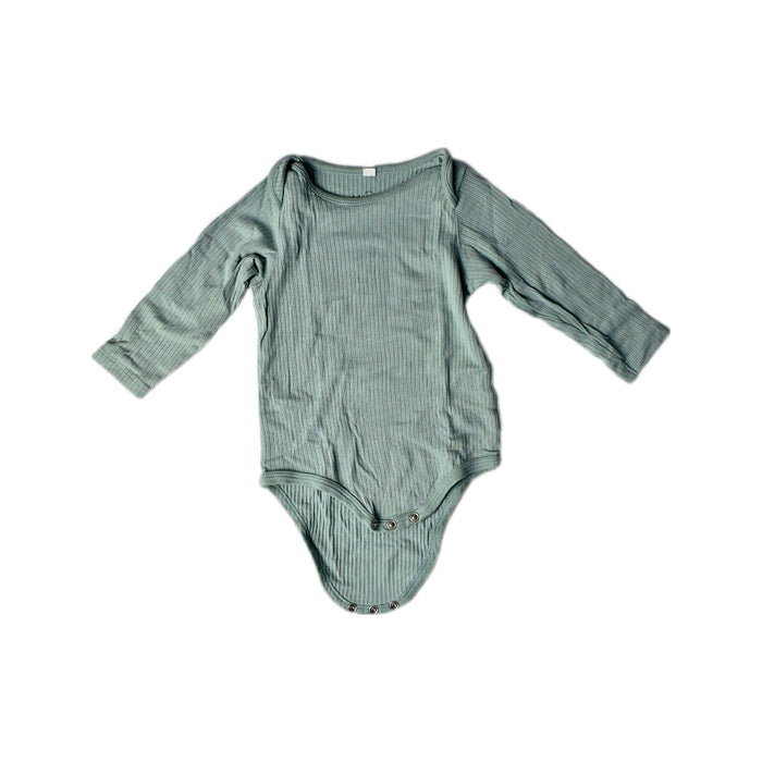 A Green Long Sleeve Bodysuits from Mori in size 6-12M for girl. (Front View)